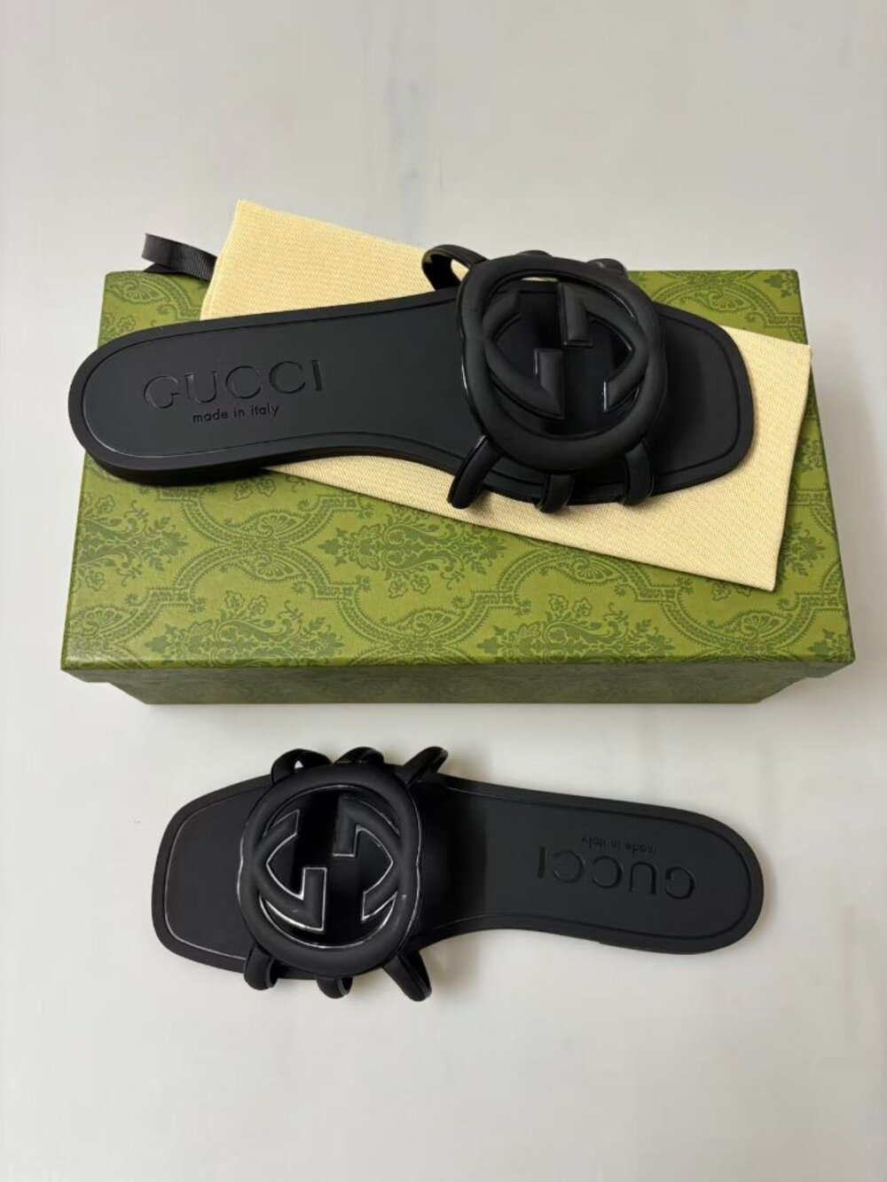 Gucci Women’s Black Marmont Rubber Slides - Size 8 - Picture 2 of 5